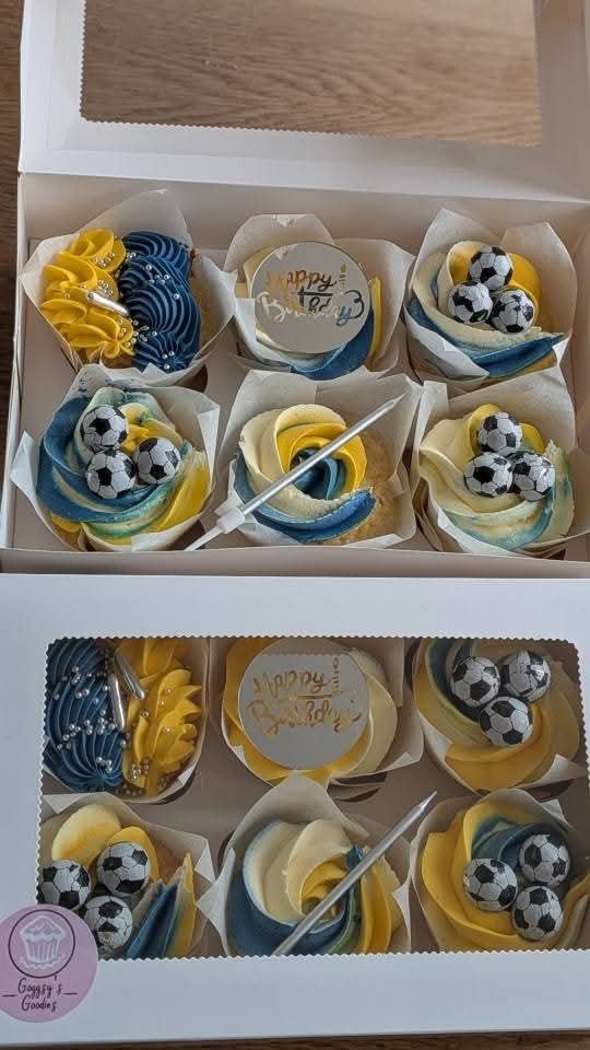 Green and gold floral cupcakes