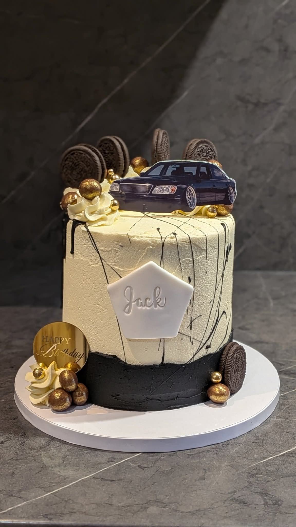 Car themed birthday cake